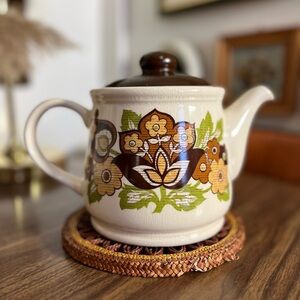 SADLER Brown & Orange Floral Vintage Teapot
